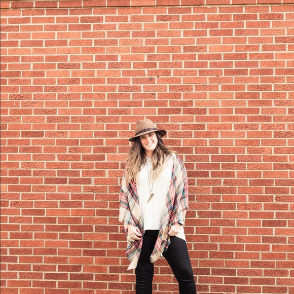 Meet your Posher, Abigail - Picture 1 of 3